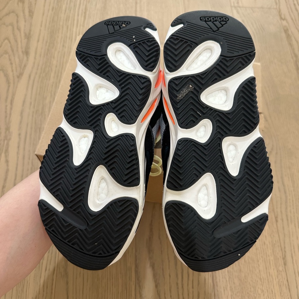 Yeezy Boost 700 Wave Runner - Picture 3 of 4